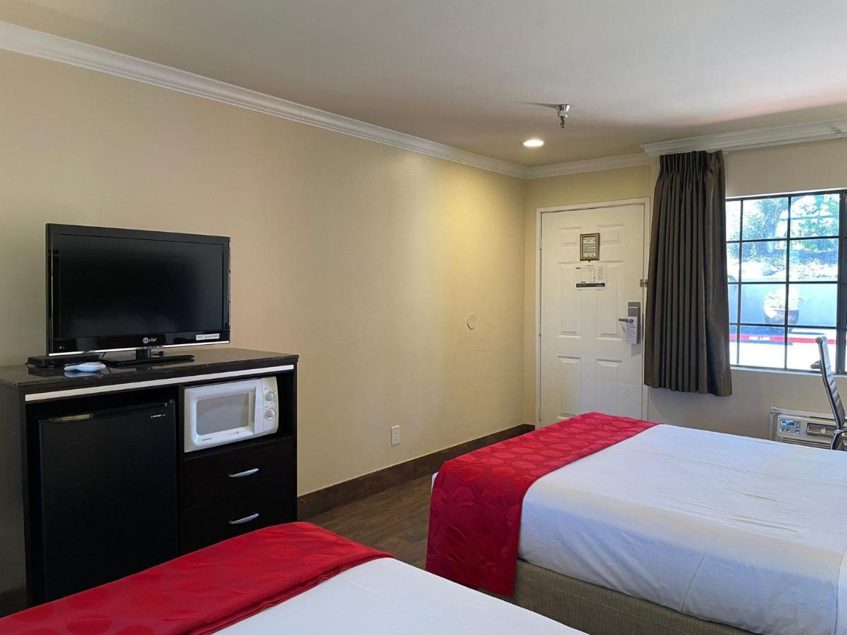 Ramada By Wyndham San Diego Poway Miramar Exterior foto