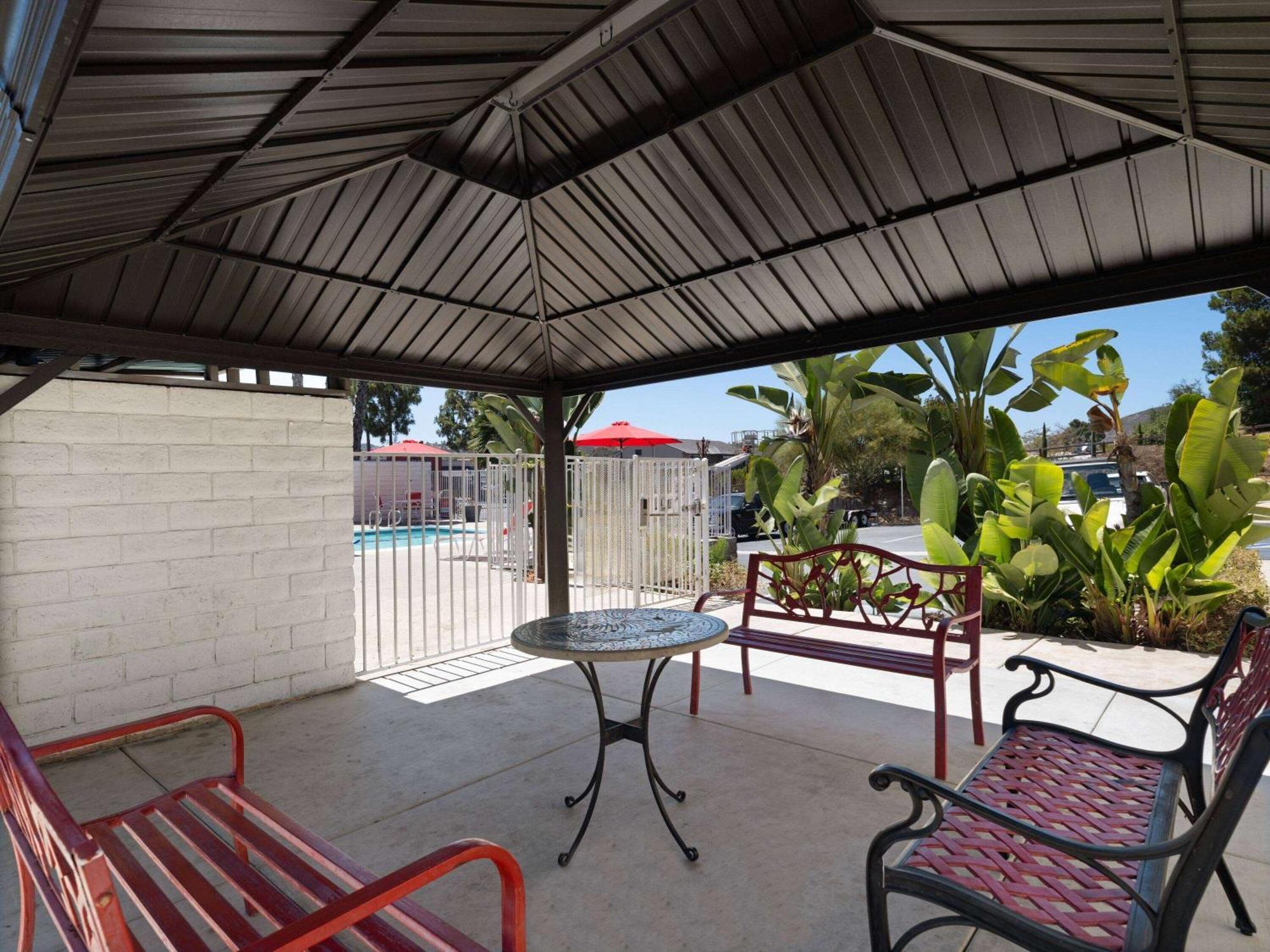Ramada By Wyndham San Diego Poway Miramar Exterior foto